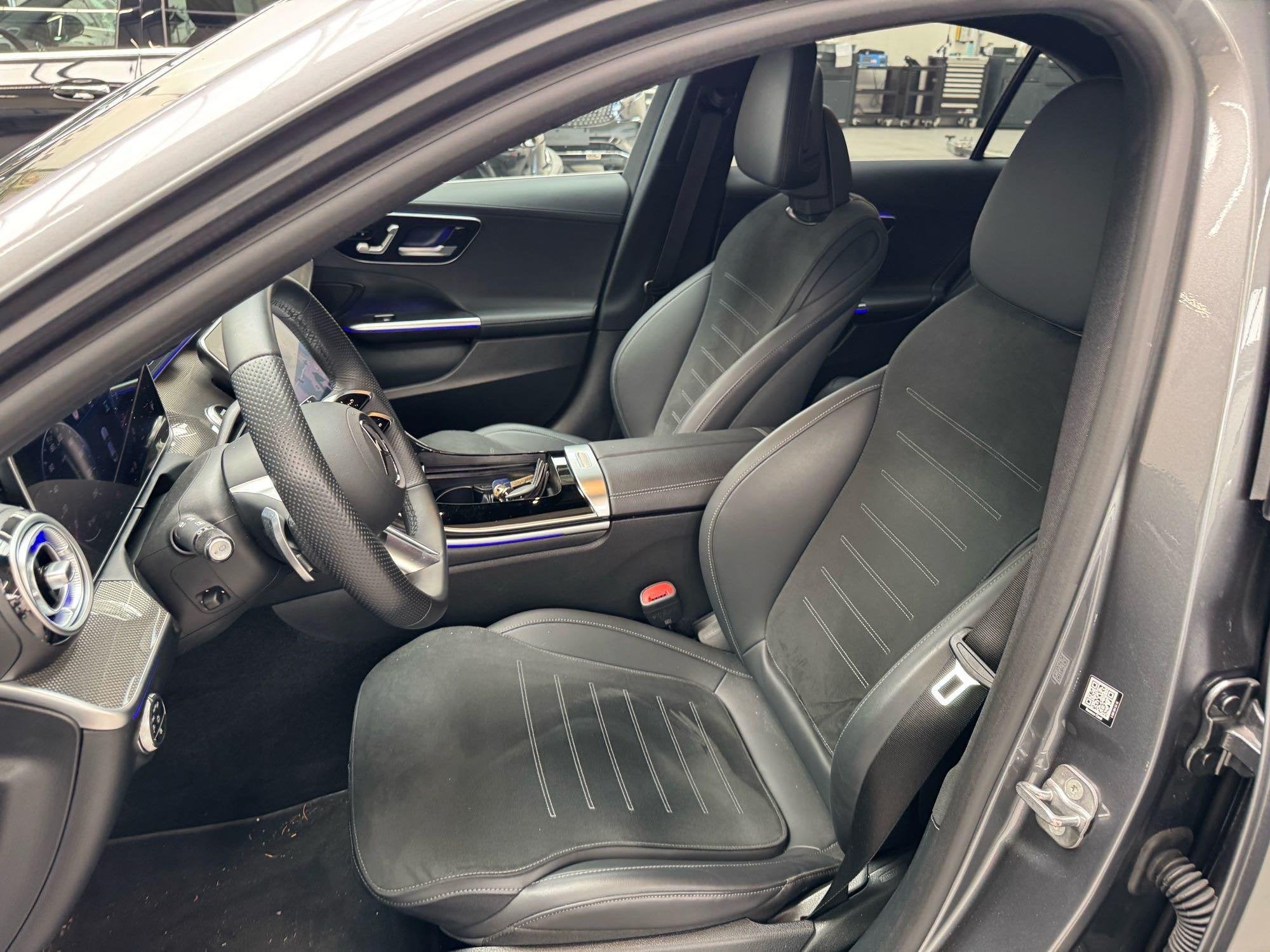 Mercedes-Benz C-Klasse 180 AMG Line Berline + DIGITAL LIGHT, Autos, Mercedes-Benz, Argent ou Gris, Achat, 1800 kg, Entreprise