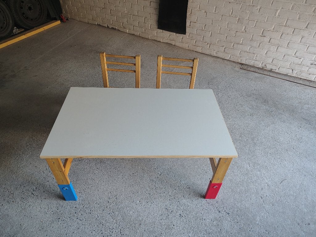 Kindertafel met 2 stoeltjes, Ophalen