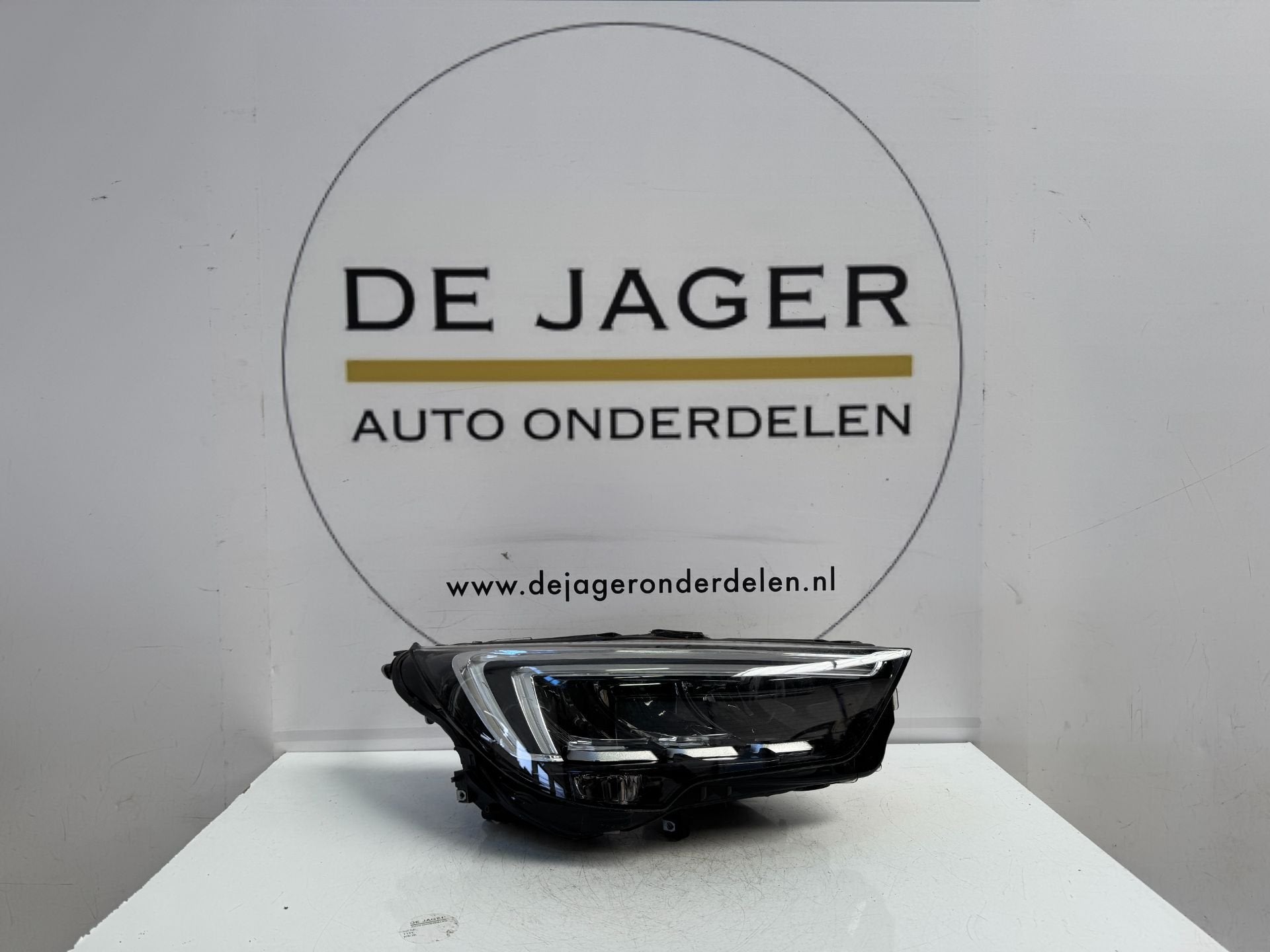 Phare droit LED pour OPEL CROSSLAND X 39153432, Opel Automobile GmbH, Opel, Bahnhofsplatz 1
65423  Russelsheim am Main, DE, Kontakt@opel-infoservice.de