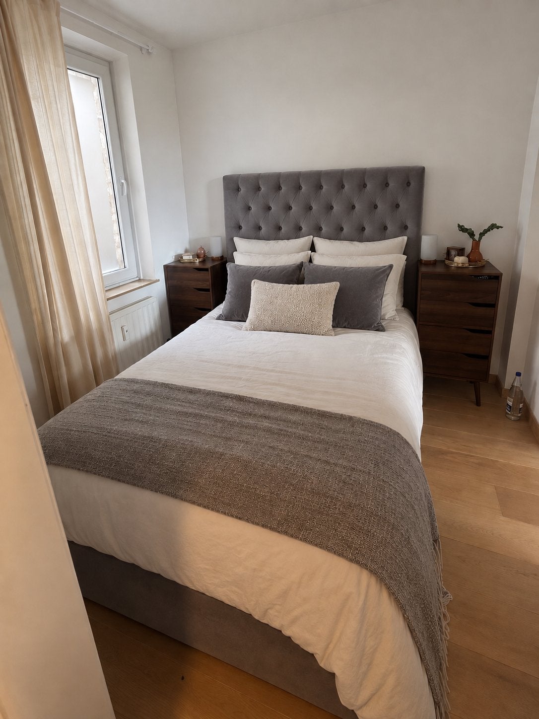 Kofferbed/voetenbank 140  200 cm — grijs fluweel, Ophalen, Zo goed als nieuw, 200 cm, Bedbodem