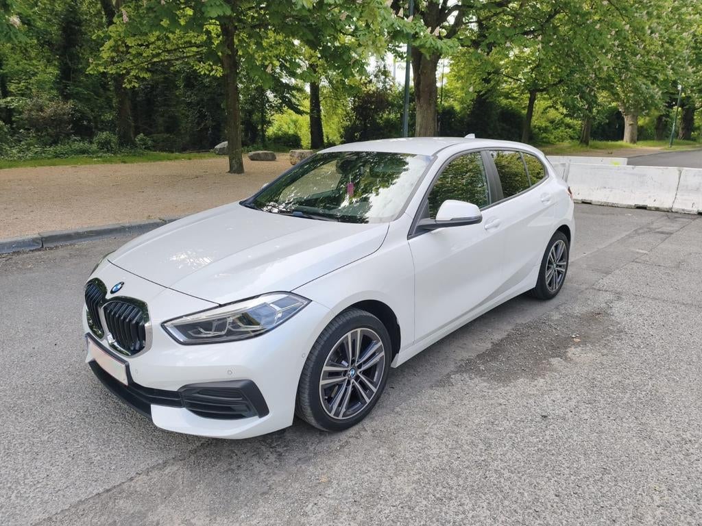 BMW 118i automatique 2021, Auto's, BMW, Particulier, 1 Reeks, Benzine, Euro 6, 5 deurs, Automaat, Wit, Zwart, Stof, Onderhoudsboekje