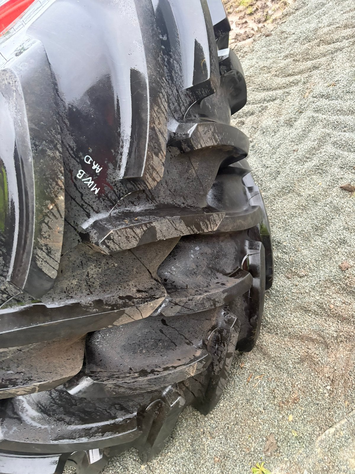 Pneus Michelin 650/85r38, 650/75r38 et 600/65r28, Enlèvement