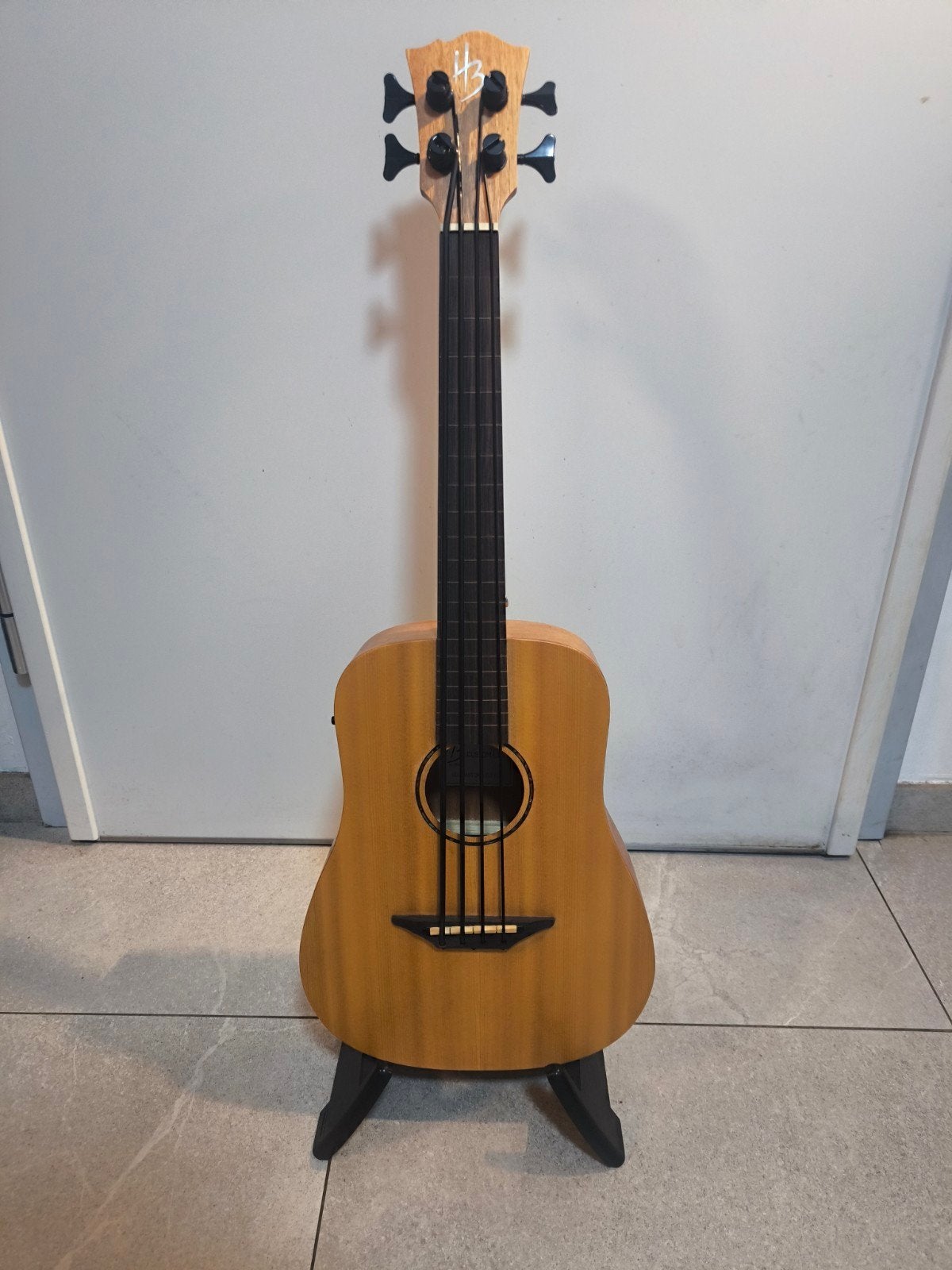 Ukulele Basse Hb, Muziek en Instrumenten, Snaarinstrumenten | Gitaren | Bas, Ophalen, Gebruikt, Semi-akoestisch