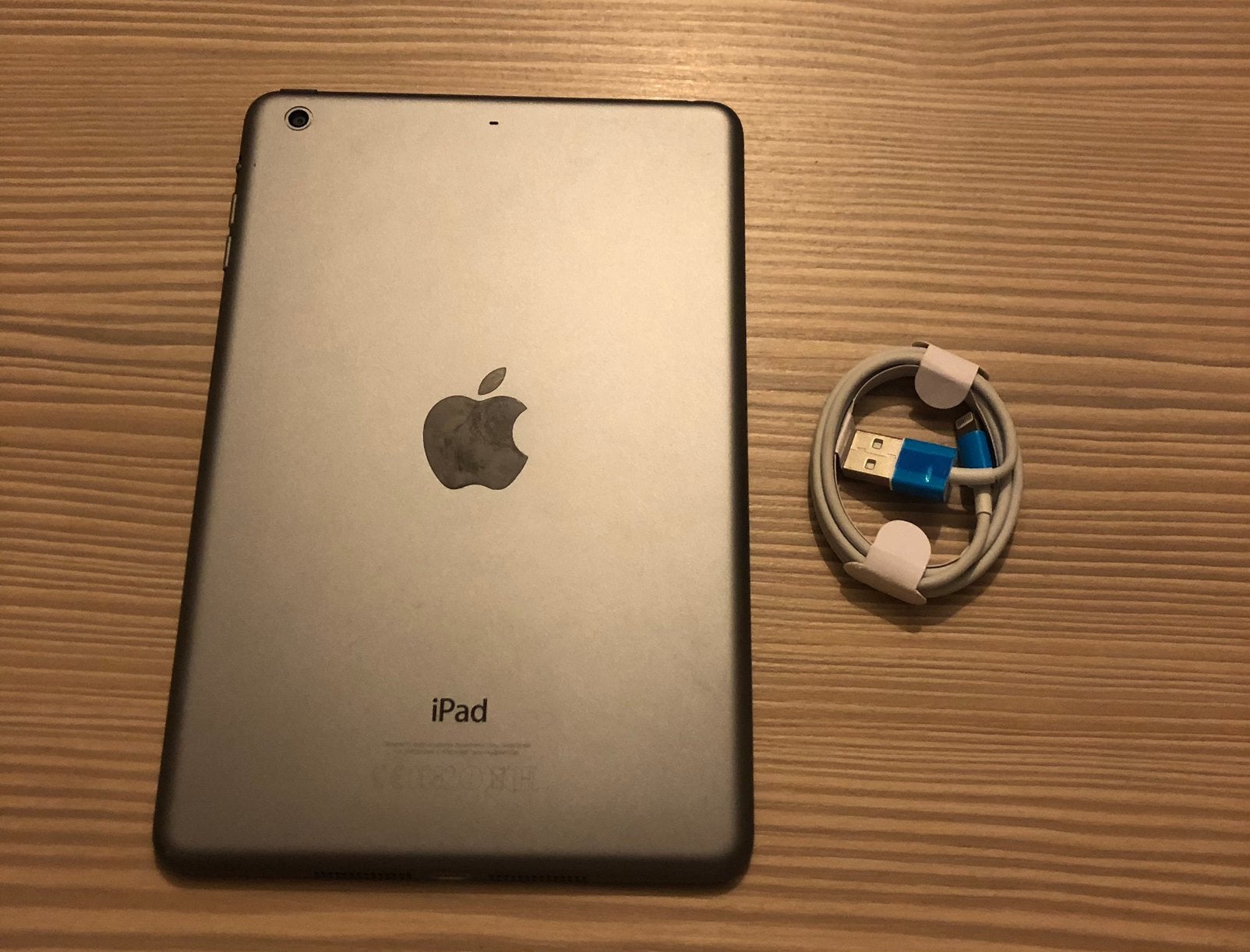 APPLE IPAD 9,7 POUCES AIR 2 16 GO WIFI (4G) NOIR ARGENTÉ, Informatique & Logiciels, Apple iPad Tablettes, Enlèvement ou Envoi