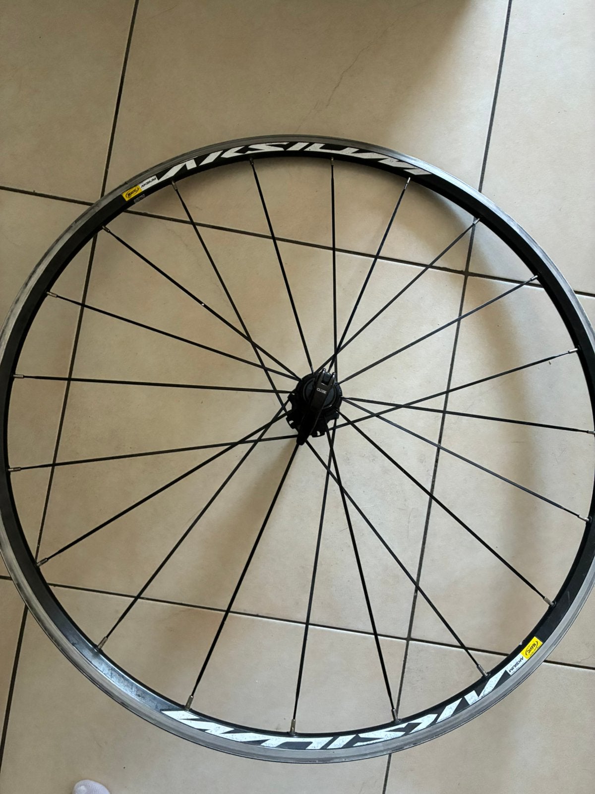 Mavic Aksium voorwiel 700C, Fietsen en Brommers, Fietsonderdelen, Ophalen
