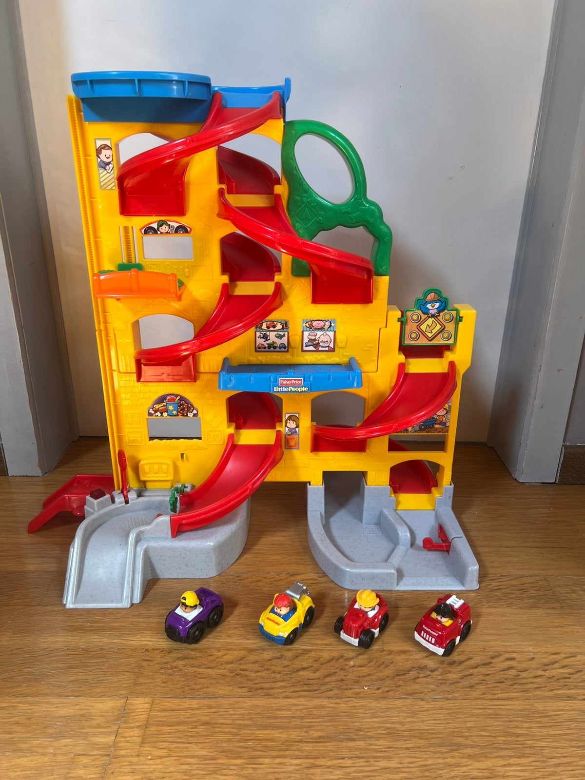 Super grote garage met 4 autootjes van Fischer Price, Ophalen, Zo goed als nieuw