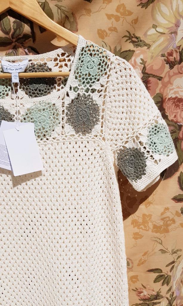 Robe neuve au 🍒crochet de marque🍒 & other Stories, Vêtements | Femmes, Robes, Neuf, Taille 36 (S), Blanc, Longueur genou, Enlèvement ou Envoi