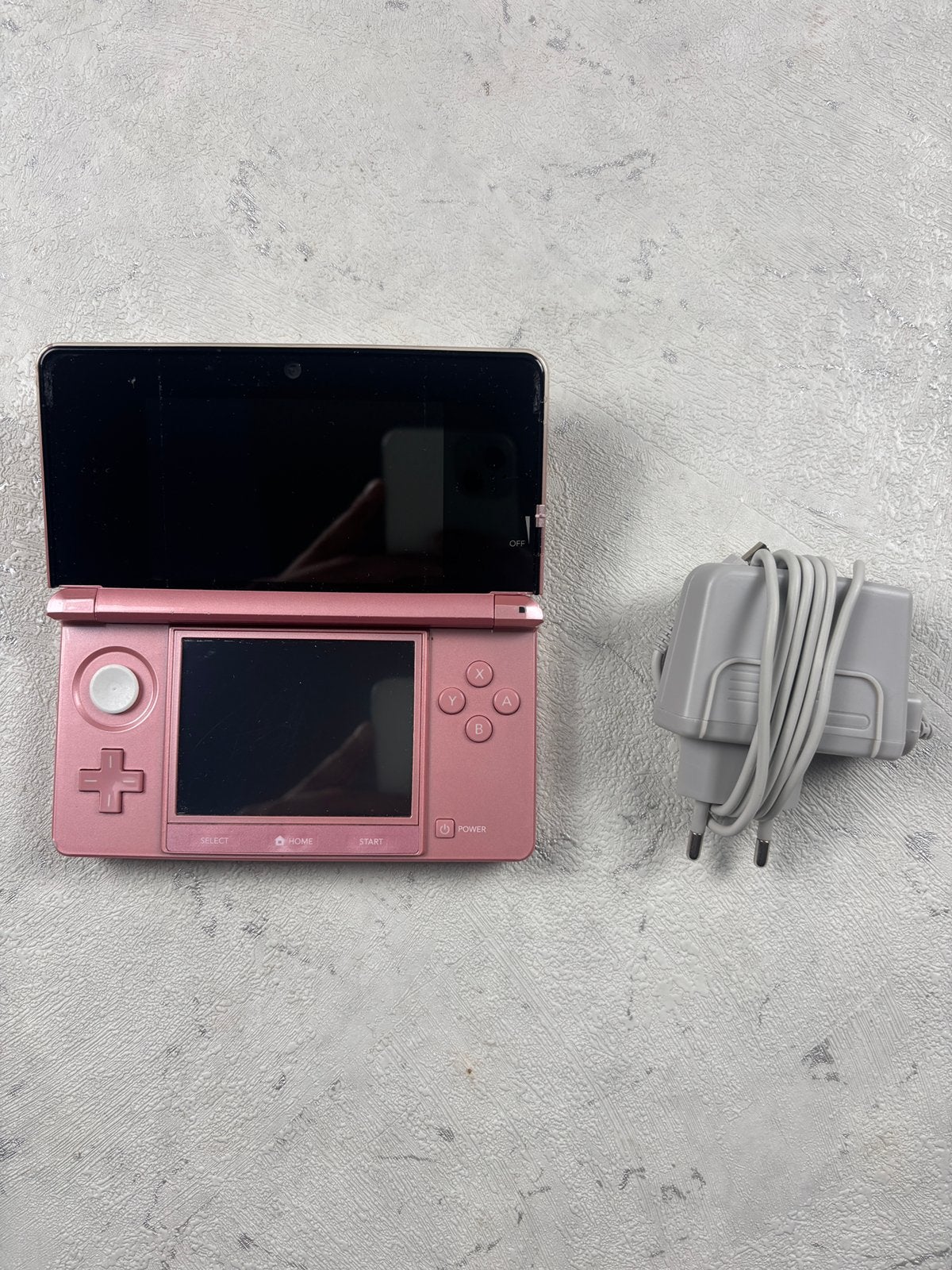 Nintendo 3DS Rose avec chargeur, Consoles de jeu & Jeux vidéo, Enlèvement ou Envoi, Comme neuf, Rose, 3DS