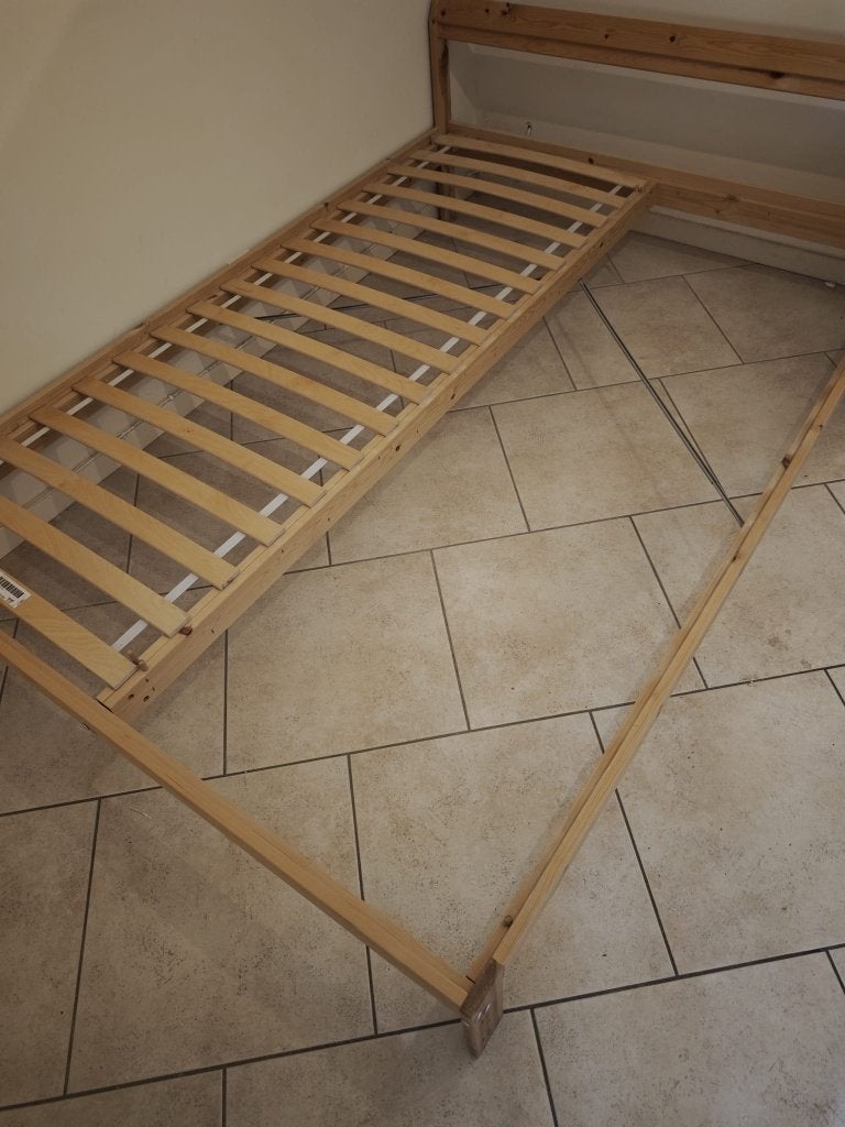 IKEA bedframe 140x200 cm (met 2 bedbodems), Huis en Inrichting, Slaapkamer | Bedden, Ophalen, Gebruikt, Beige, Tweepersoons