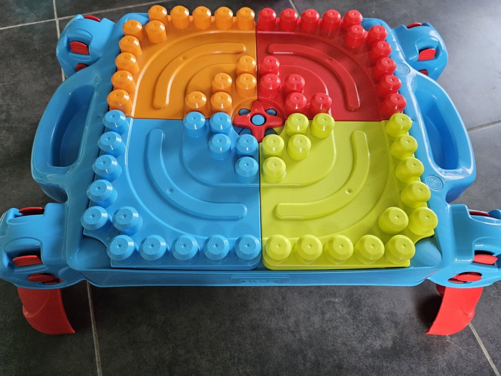 Mega bloks tafel, Kinderen en Baby's, Ophalen, Gebruikt, Megabloks