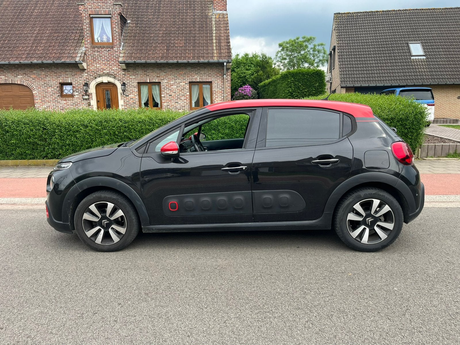 Citroën C3 1.2 i automaat 62000 km 09/2017, Auto's, Automaat, 4 cilinders, Zwart, 5 deurs