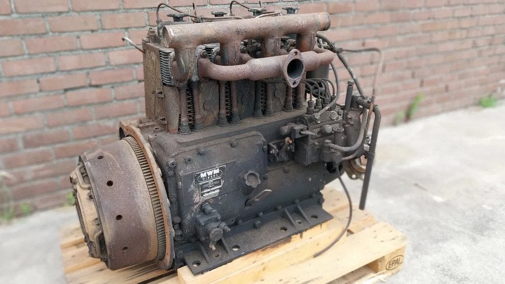 MWM AKD 312 V 4 cilinder diesel engine, Articles professionnels