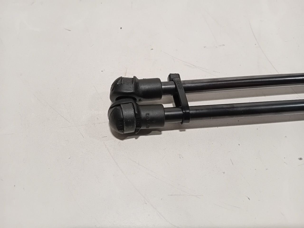 Gasdrukveerset achter Citroën C3, Onderdelen@venauto.nl, Van der Ven Autorecycling B.V., Ettenseweg 76, 4706 PB Roosendaal, The Netherlands