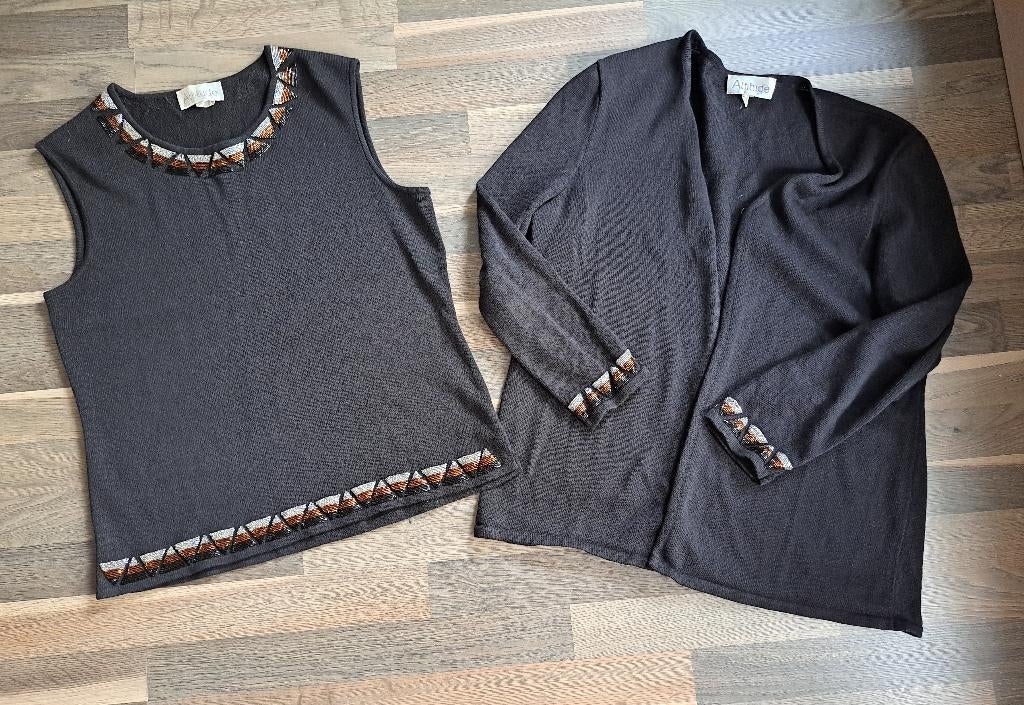 Twinset, Attitude, met wol, mt 42, goud en zilver boord, Ophalen of Verzenden, Zo goed als nieuw, Maat 42/44 (L), Zwart