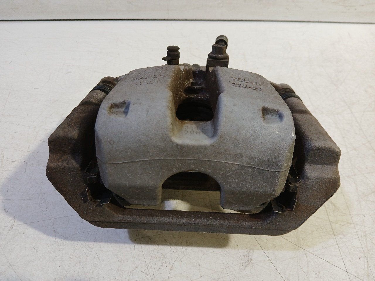 Remklauw links achter Tesla Model 3, Onderdelen@venauto.nl, Van der Ven Autorecycling B.V., Ettenseweg 76, 4706 PB Roosendaal, The Netherlands
