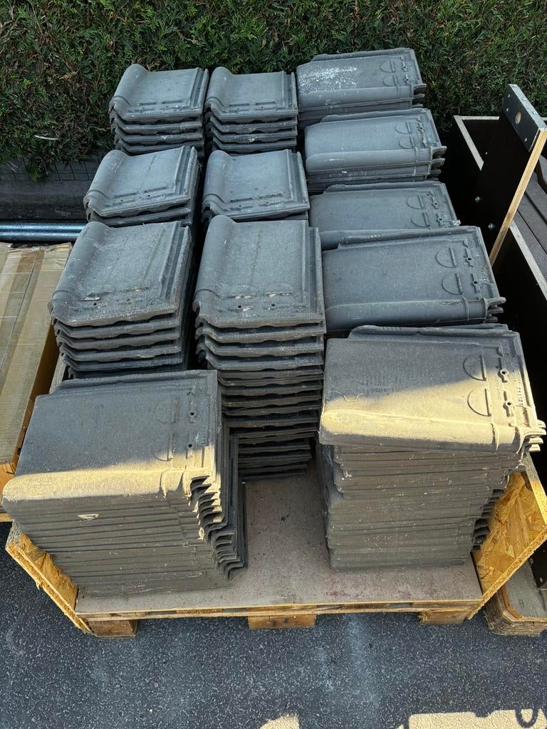 Zwarte dakpannen (230 nieuwe stuks), Doe-het-zelf en Bouw, Dakpannen en Dakbedekking, Ophalen, Steen of Klei, Zwart, Nieuw