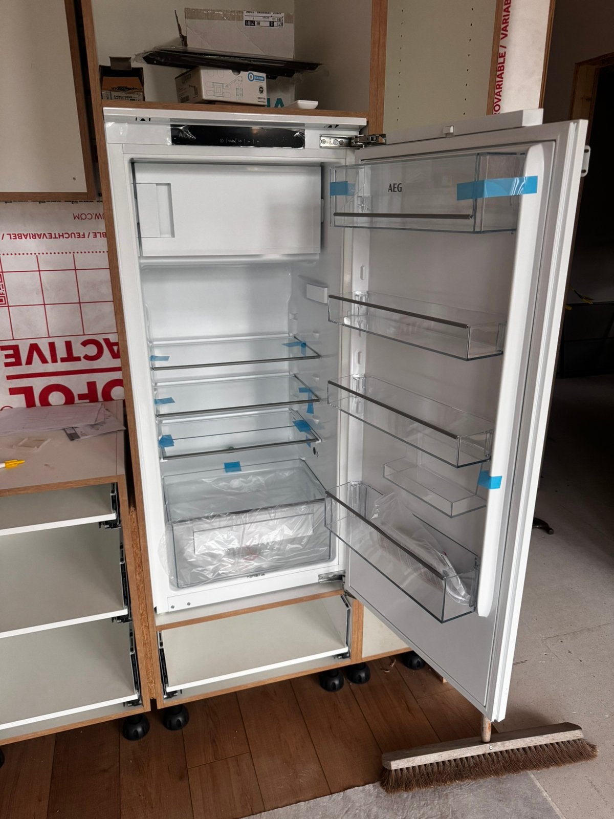 Frigo aeg nieuw, 75 tot 100 liter, Ophalen, Zo goed als nieuw, Met vriesvak