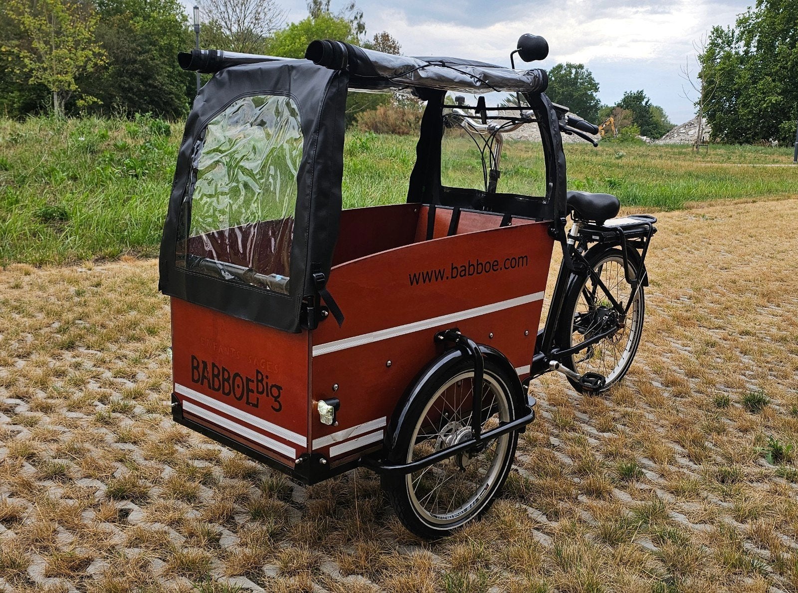E-bakfiets Babboe Big met splinternieuwe regenhuif, Fietsen en Brommers, Ophalen, Zo goed als nieuw, 4 kinderen of meer, Elektrisch