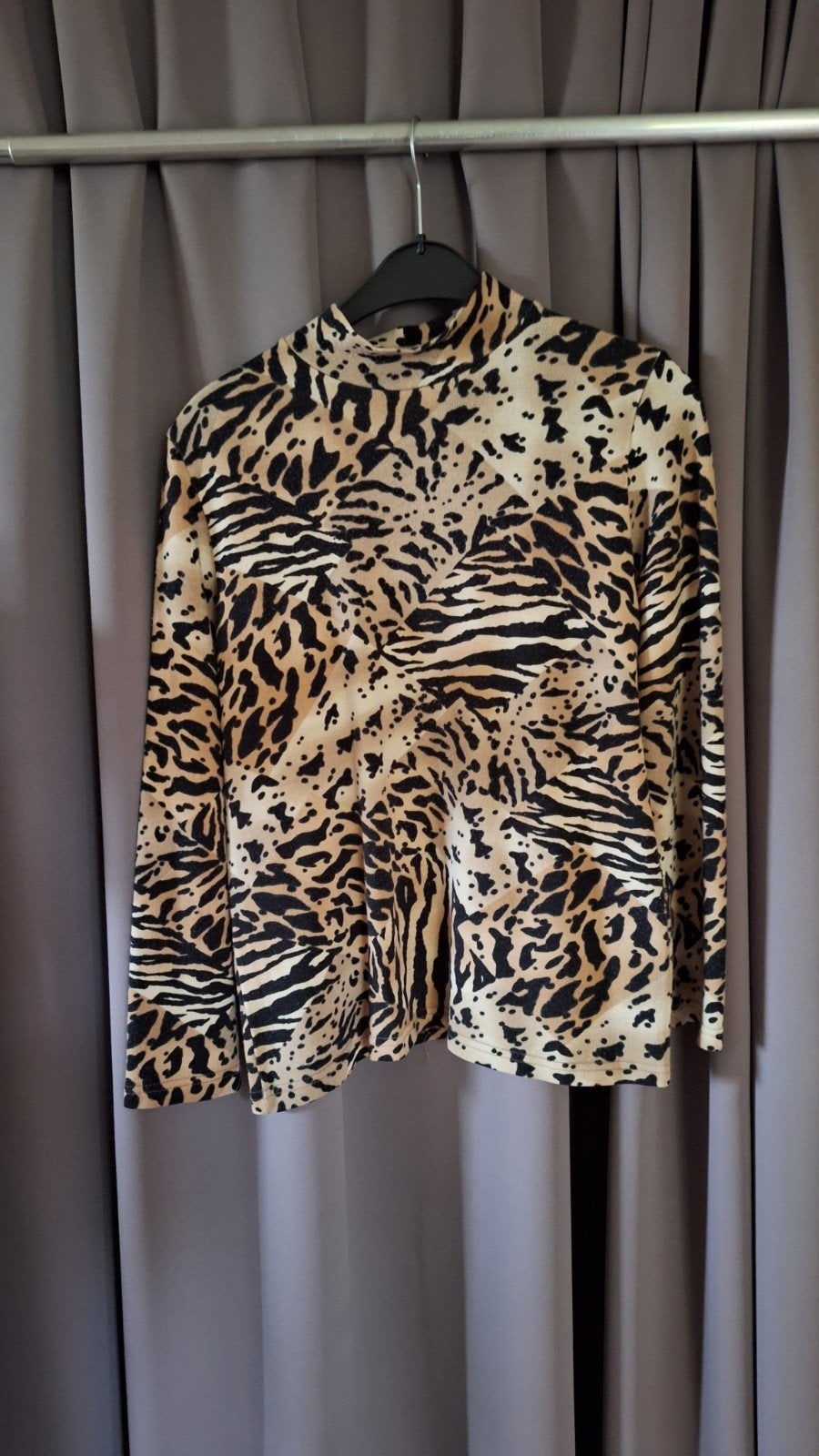 Dames trui luipaard motief maat Medium uit 100 % polyester, Kleding | Dames, Ophalen of Verzenden, Gedragen