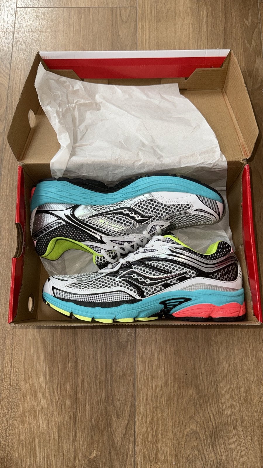 Paire de Saucony taille 44, Verzenden, Nieuw, Schoenen