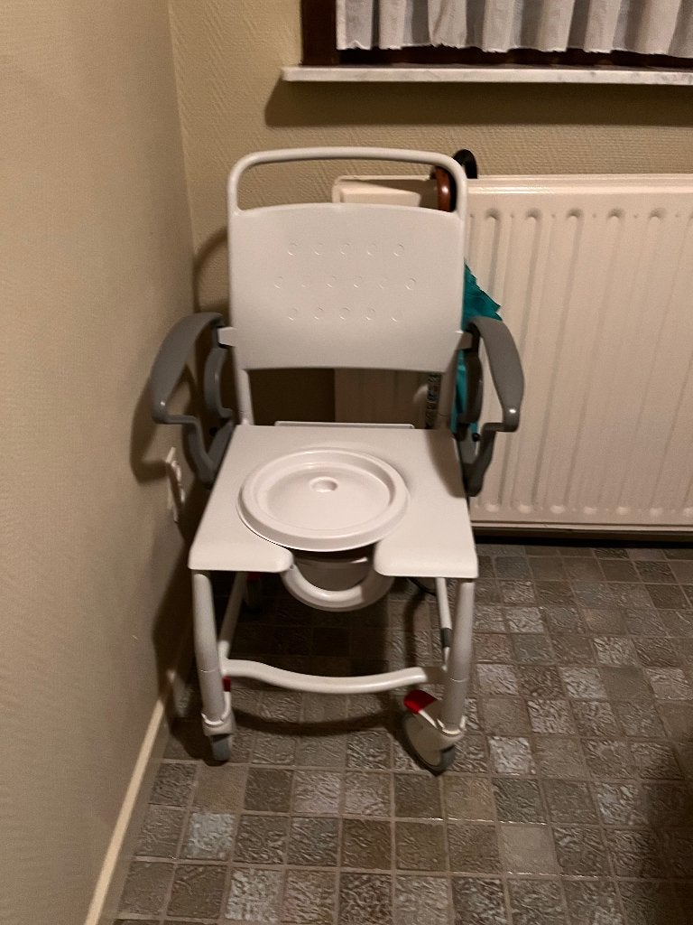 Douchestoel / Toiletstoel met Afneembare Emmer, Diversen, Ophalen, Gebruikt