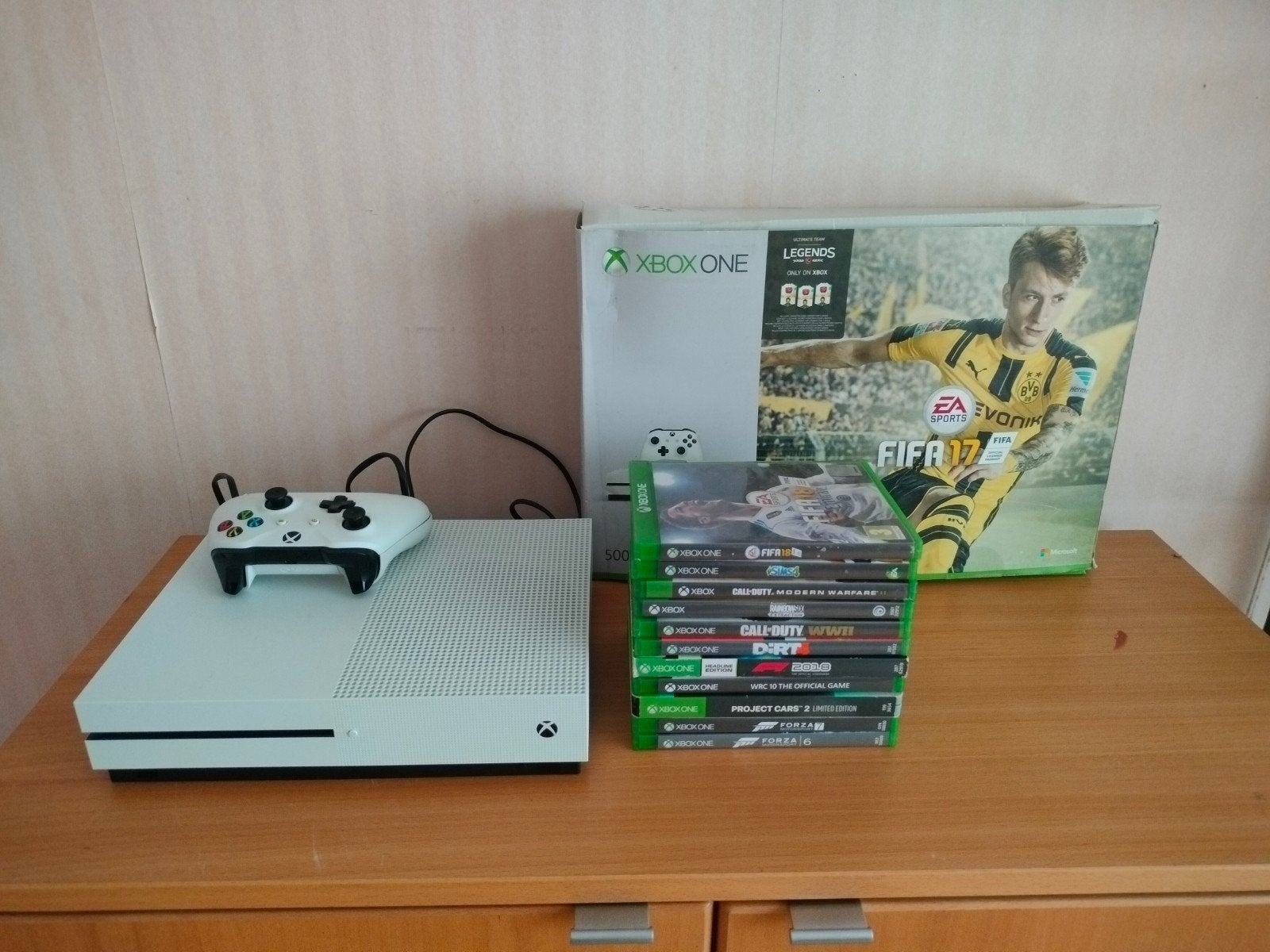 Xbox One S 500gb + 11 games

Werkt perfect!
Zeer nette staat, Consoles de jeu & Jeux vidéo, 500 GB, Avec 1 manette, Xbox One, Enlèvement