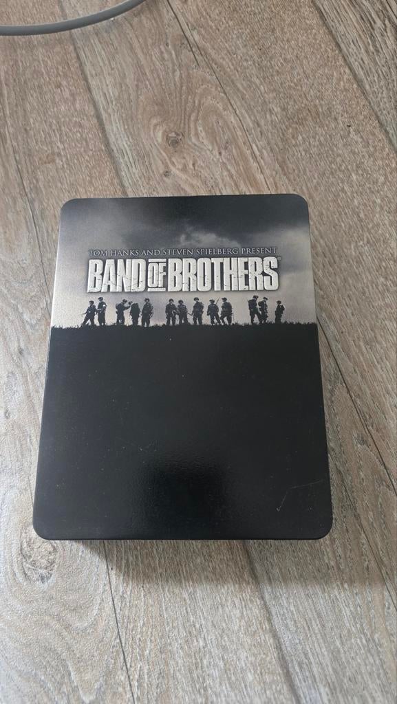 Banden of brothers tinbox, Ophalen