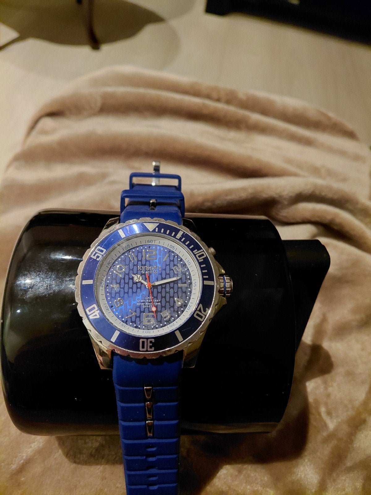 kyboe horloge, Enlèvement