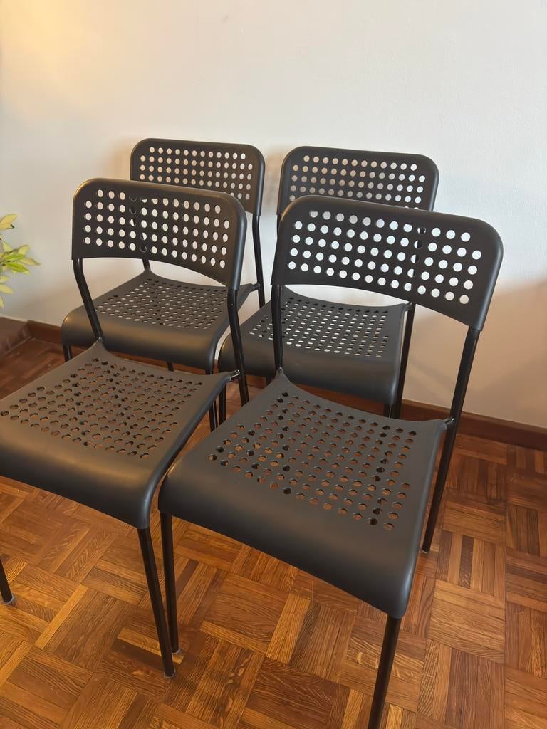 4 chaises Ikea (+ tabouret gratuit), Enlèvement, Comme neuf, Noir, Quatre