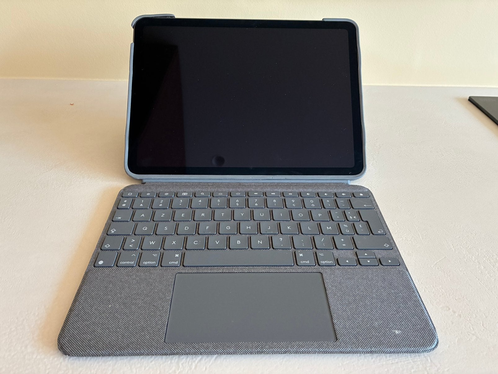 Logitech combo touch toestbord azerty ipad air, Ophalen of Verzenden, Zo goed als nieuw, Azerty