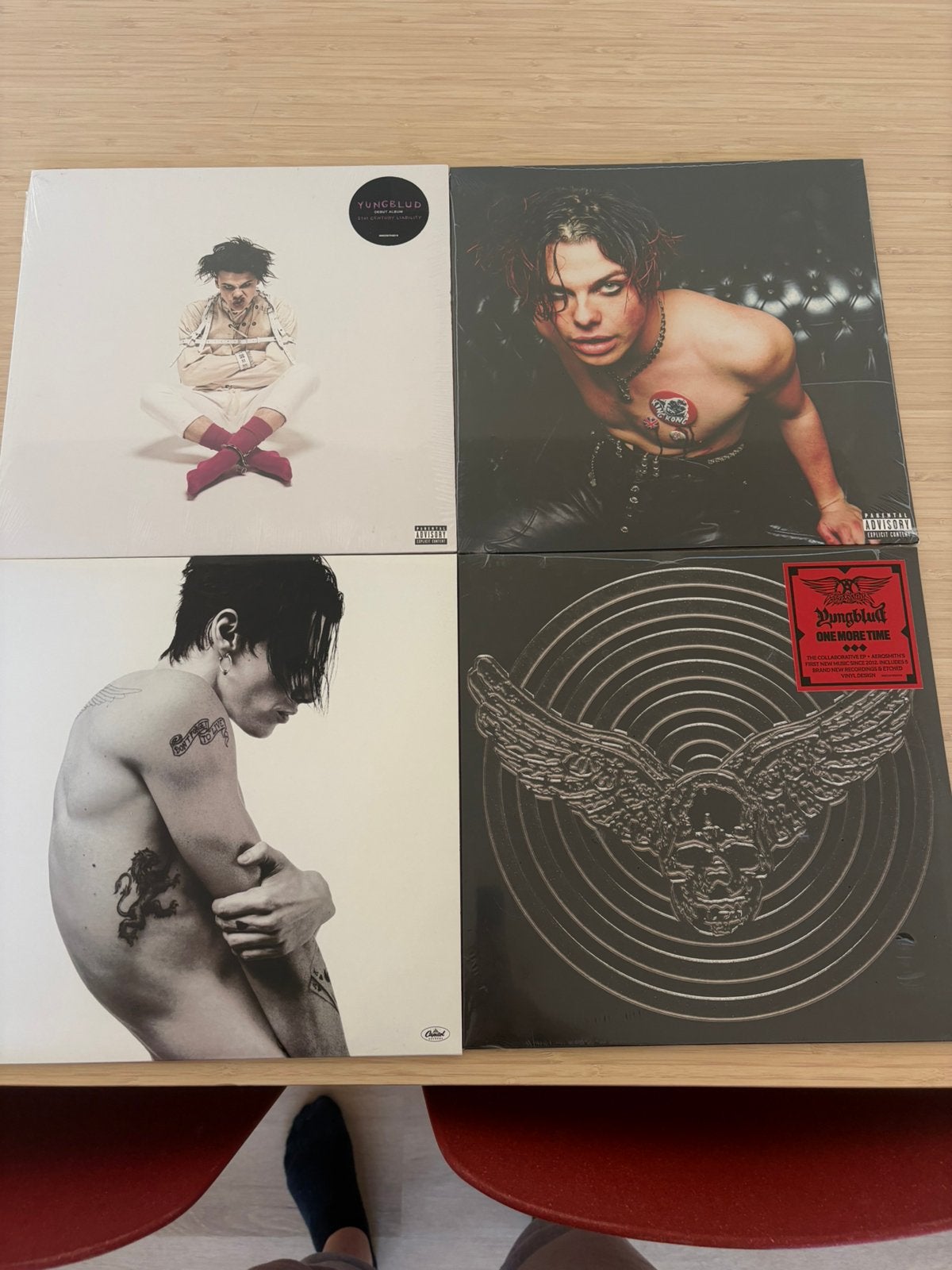 4 assiettes Yungblud., Enlèvement, Comme neuf