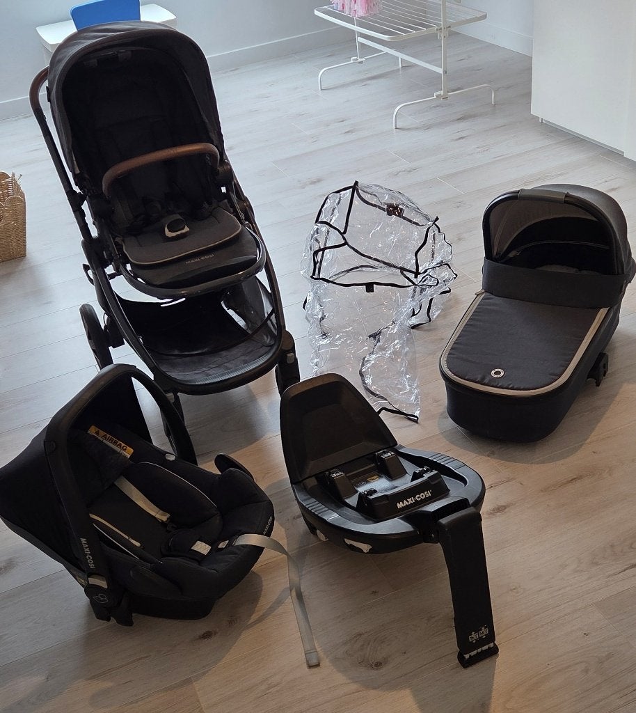Maxi-Cosi Adorra 2 Poussette Trio + base Isofix FamilyFix2, Enlèvement ou Envoi, Utilisé, Poussette combi, Maxi-Cosi