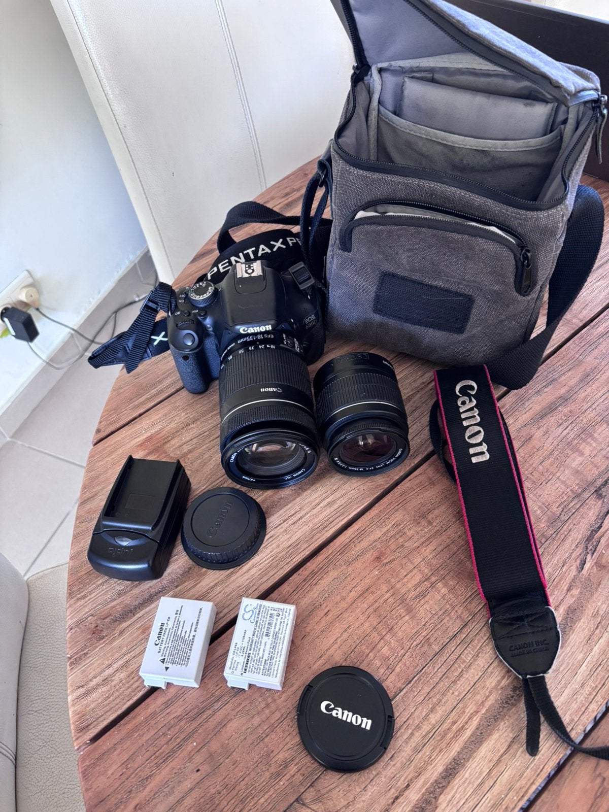 Canon EOS 600D + 2 lenzen 18-135mm & 18-55mm + tas, Audio, Tv en Foto, Ophalen of Verzenden, Gebruikt, Accu, Canon