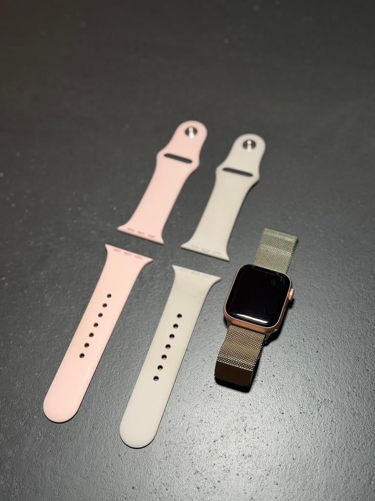 Apple Watch Series 6 – Gold – 3 Banden – Perfecte staat, Handtassen en Accessoires, Smartwatches, Ophalen, Conditie, Zo goed als nieuw