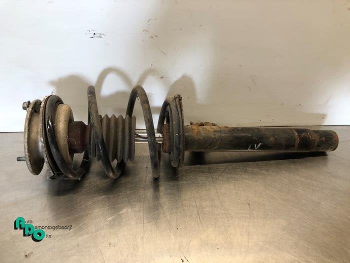 Barre amortisseur avant gauche d'un BMW 3-Serie, -, 3 mois de garantie, Utilisé, -