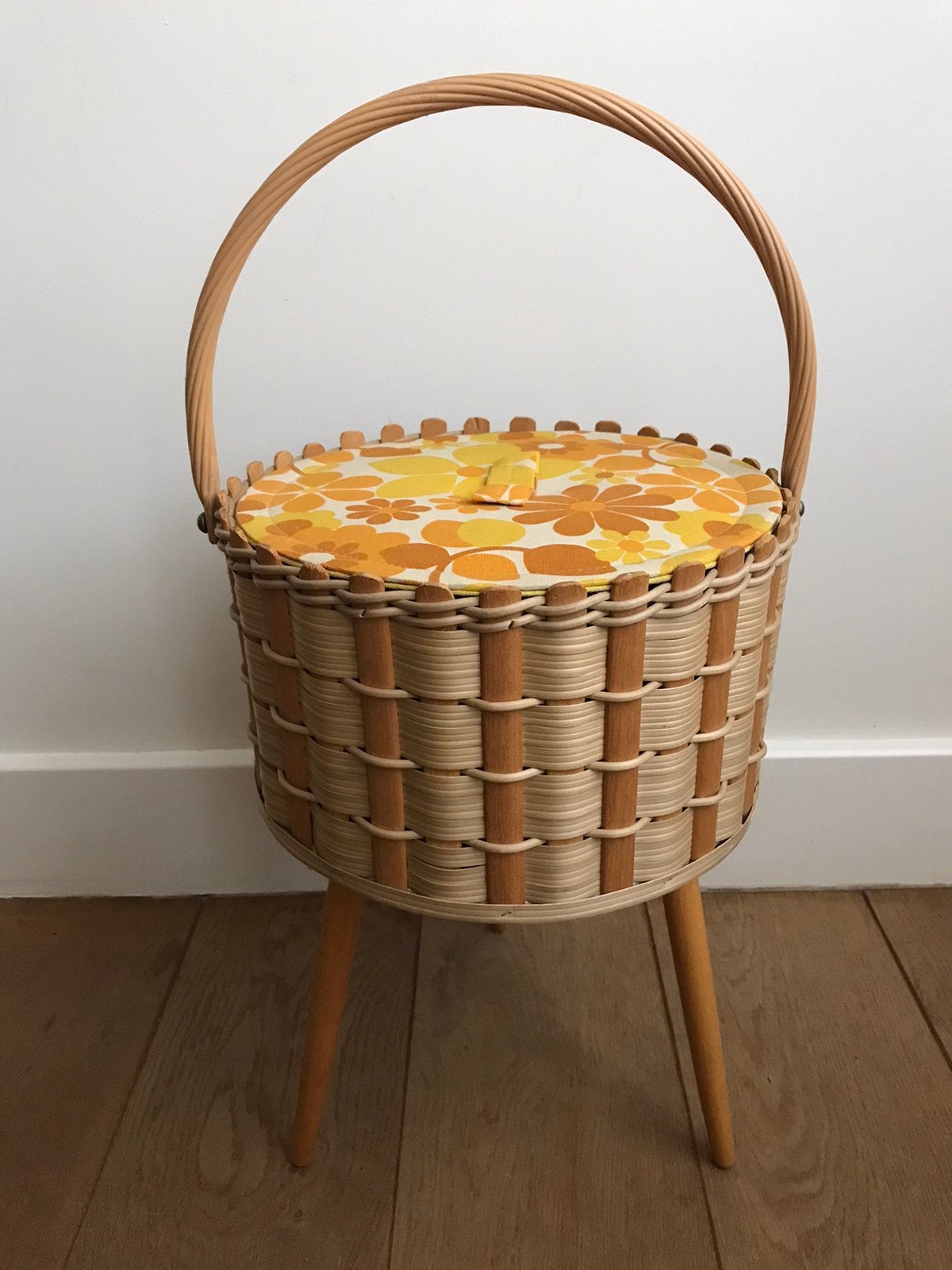 Retro vintage naaidoos opbergdoos op pootje bloemen decor, Ophalen of Verzenden
