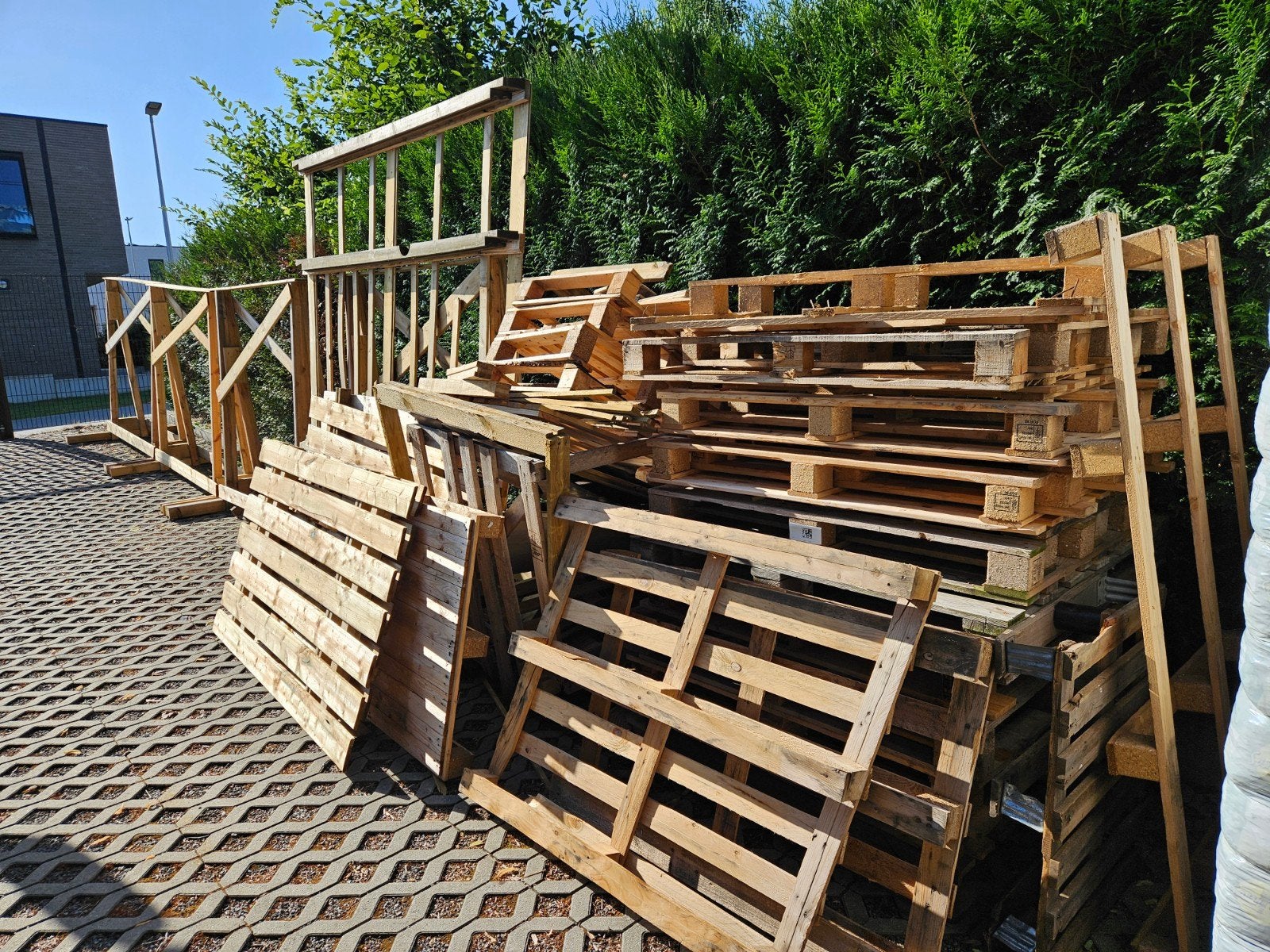Afvalhout gratis ophalen te Borgloon, Bricolage & Construction, Bois & Planches, Enlèvement