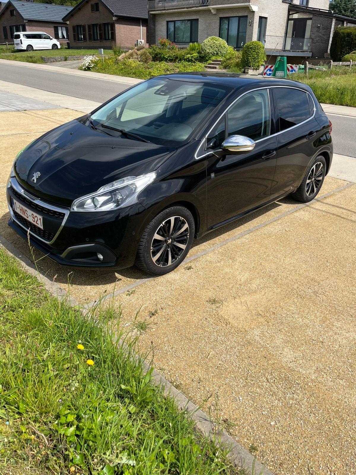 Peugeot 208 tech edition, Stof, Zwart, Automatische klimaatregeling, Zwart