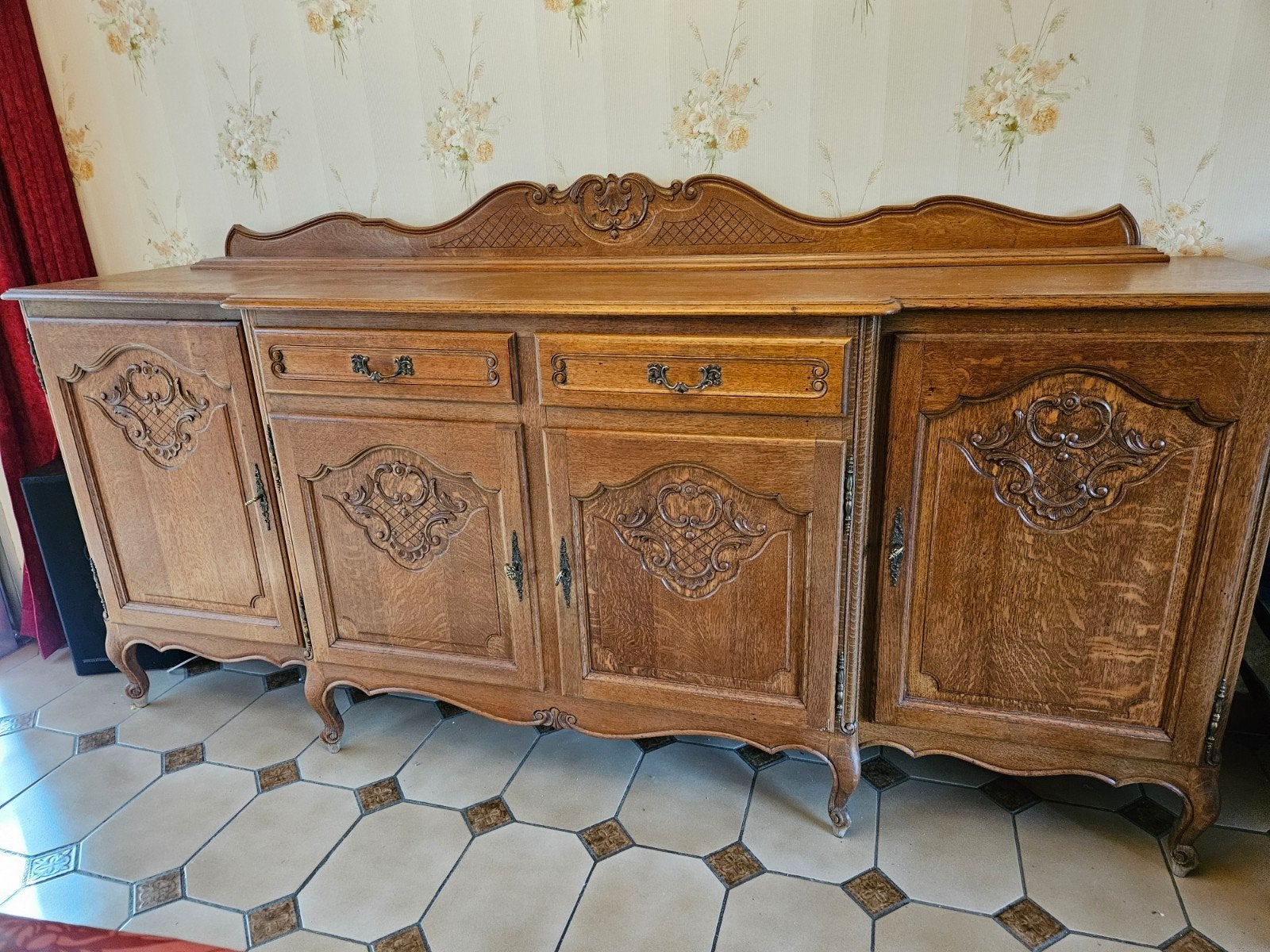 Salle à manger chêne, Enlèvement