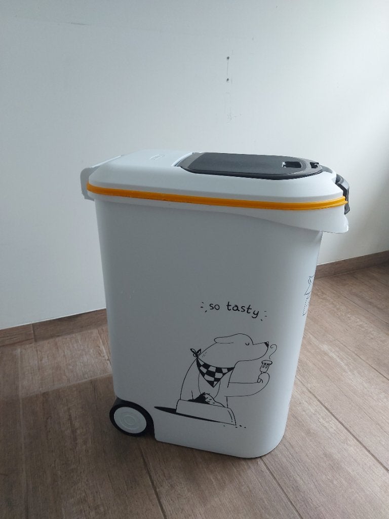 Grand contenant de nourriture pour chiens Curver, Enlèvement, Chien
