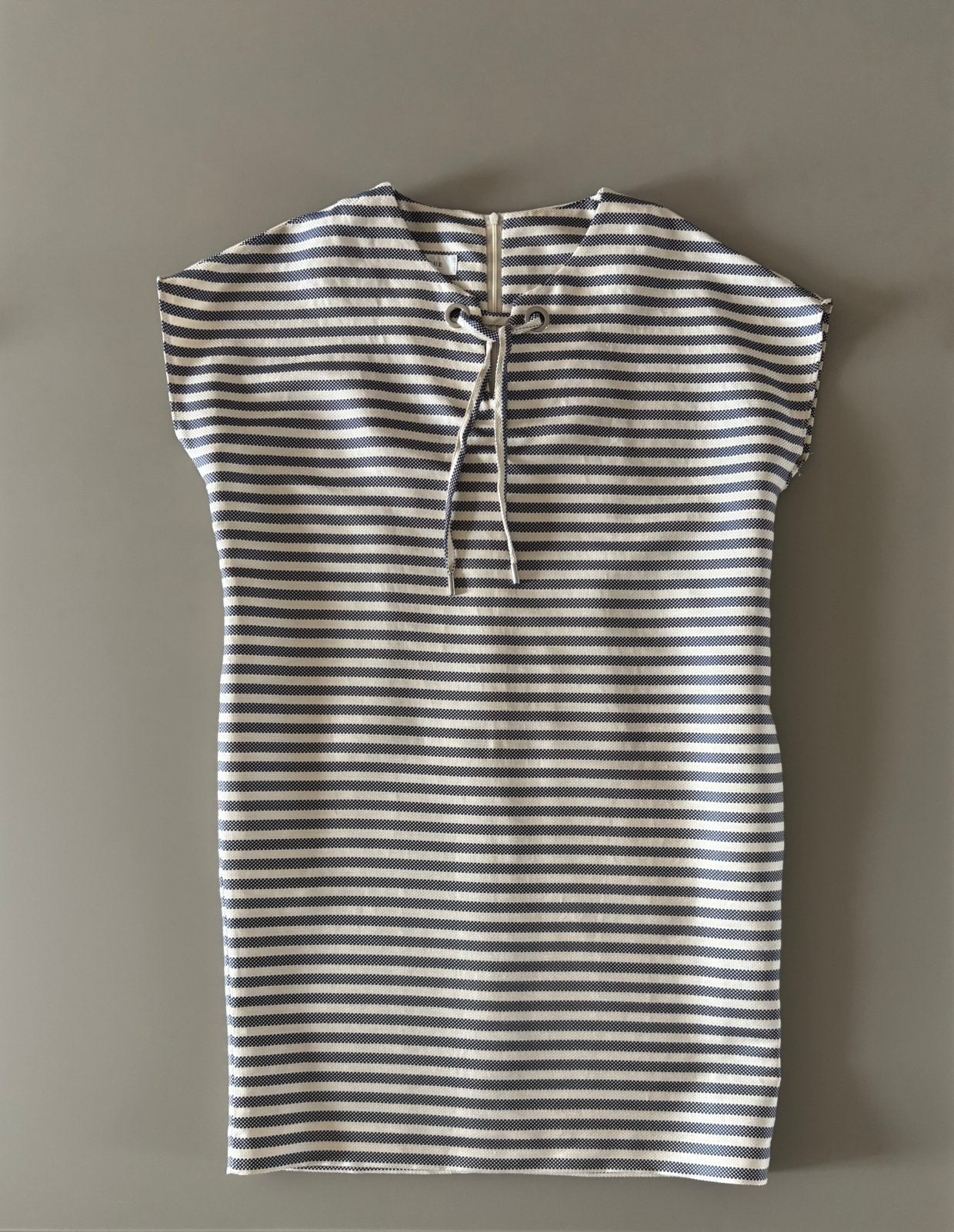Robe signée Gigue, Enlèvement ou Envoi, Au-dessus du genou, Bleu, Taille 42/44 (L)