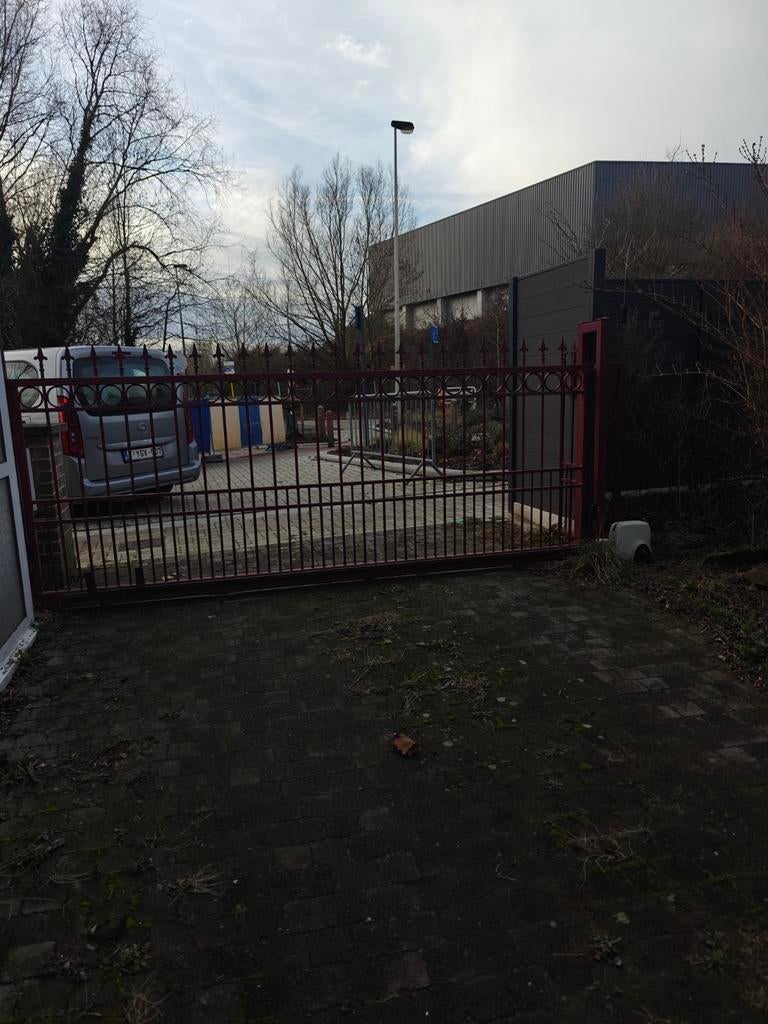 Ijzeren poort met automatische poortopener, Tuin en Terras, Ophalen