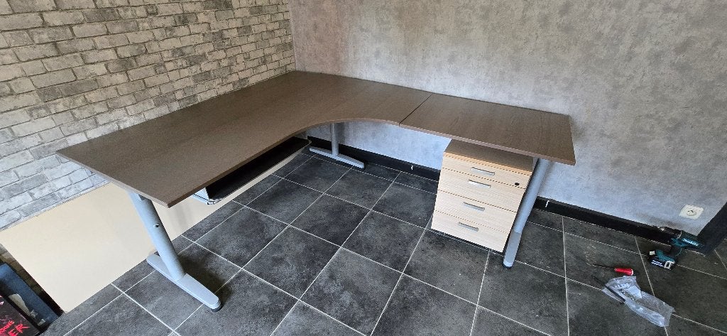 Bureau + ladeblok, Ophalen, 150 cm, In hoogte verstelbaar, Metaal