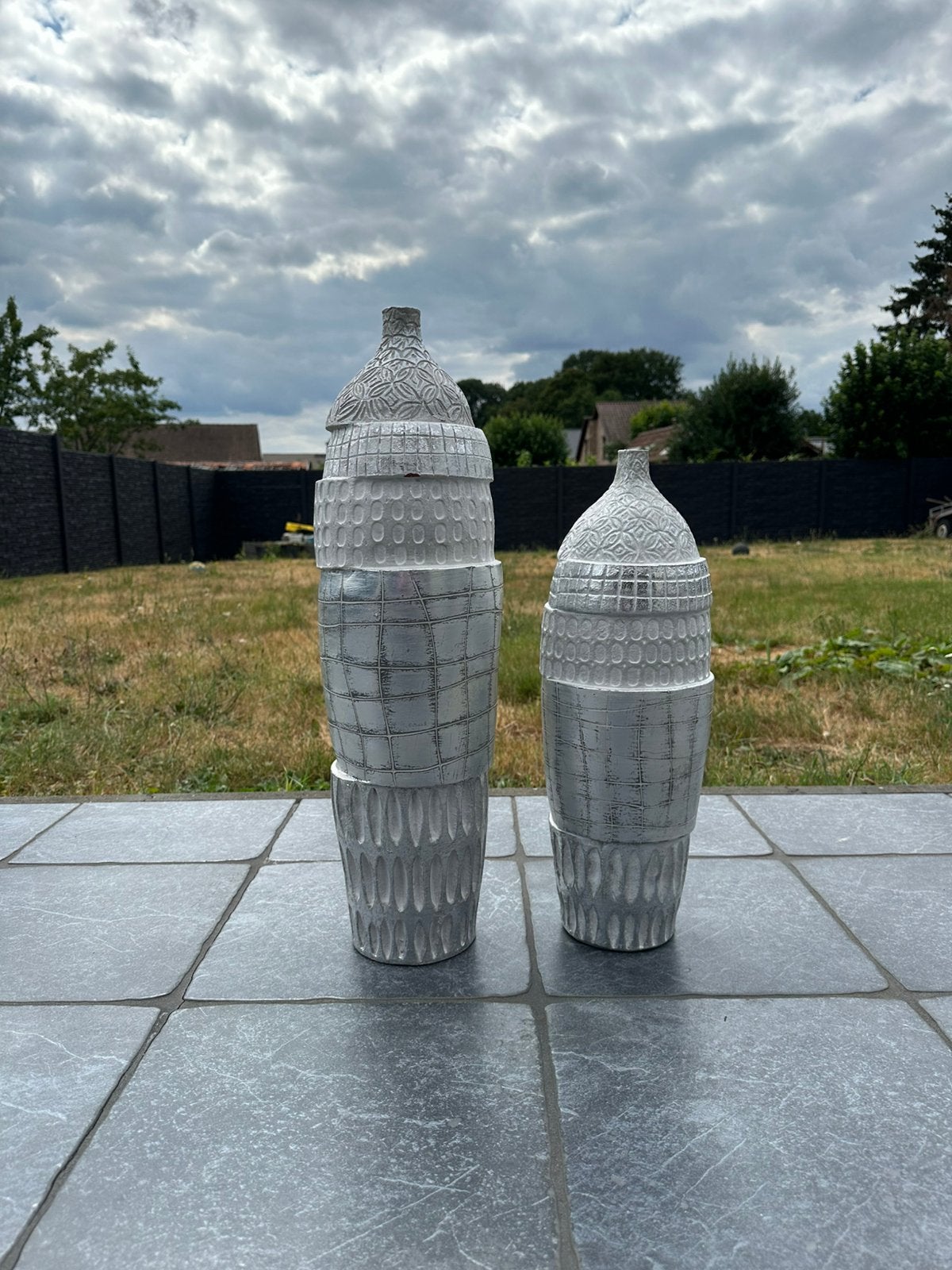 2 zilverkleurige vazen, Tuin en Terras, Ophalen, Gebruikt, Minder dan 10 meter, Overige typen