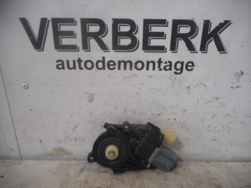 MOTEUR LEVE VITRE ELECTRIQUE AVANT DROIT Fiesta 6 (JA8), Droite, Henry-Ford-Straße  1
50735  Köln, DE, Ford-Werke GmbH, Kunden@ford.com
