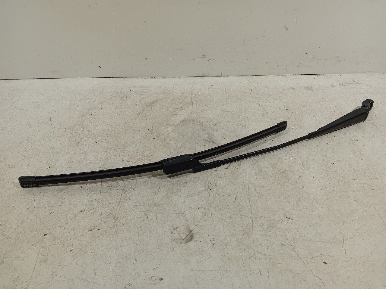 Ruitenwisserarm rechts voor Skoda Fabia, Onderdelen@venauto.nl, Van der Ven Autorecycling B.V., Ettenseweg 76, 4706 PB Roosendaal, The Netherlands
