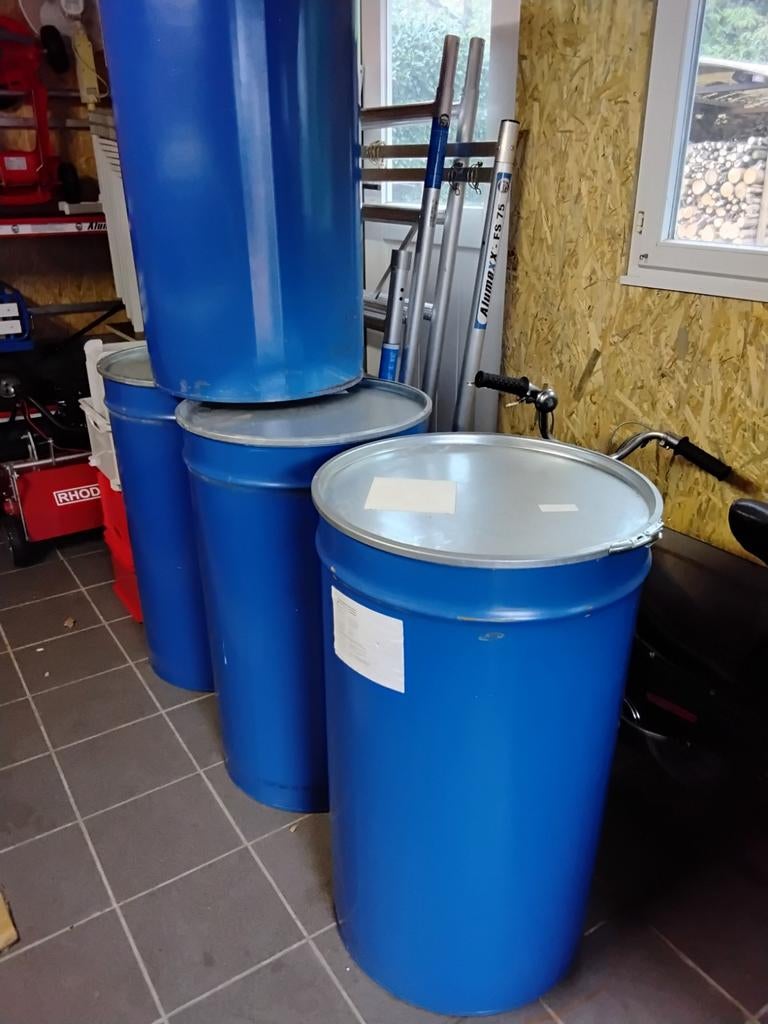 Ijzer vaten, tonnen, ijzer vat met spandeksel, Ophalen