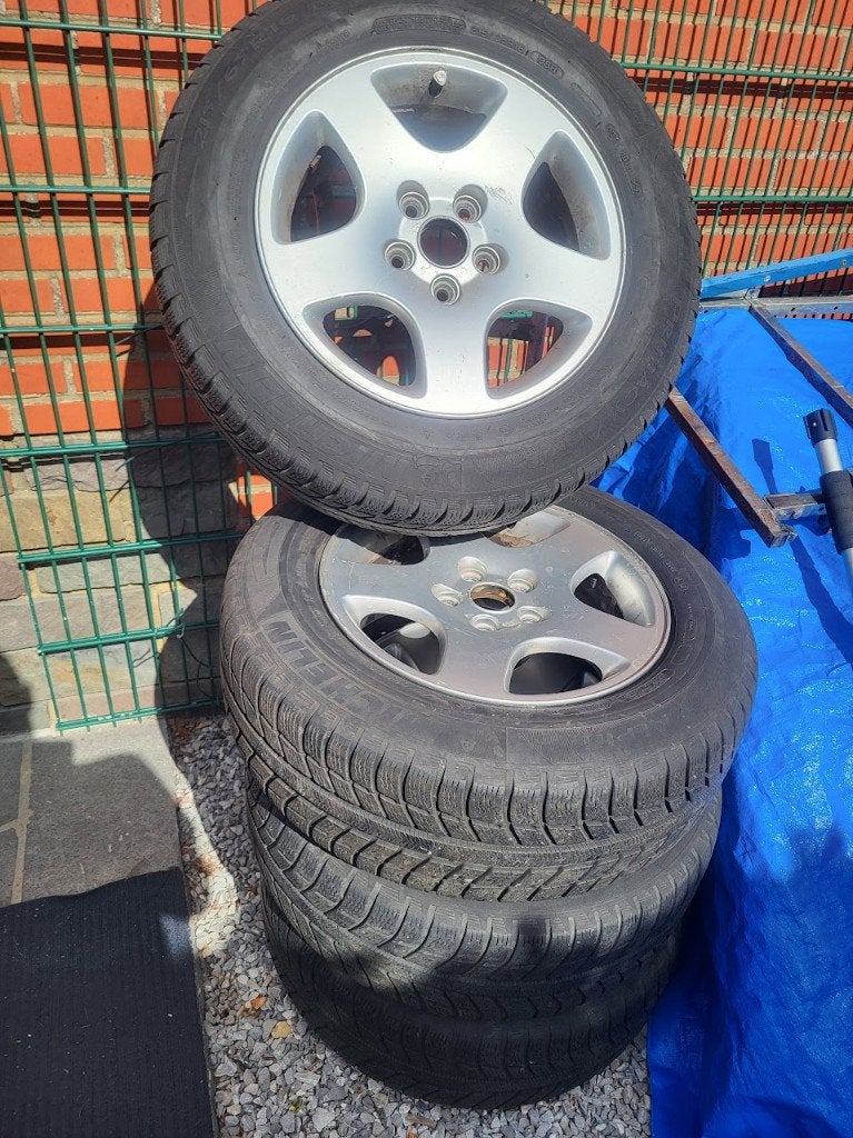 Pneus Hiver Michelin 215/65 R16  Kit 4 Jantes Alu 16", Pneus hiver, 16 pouces, Pneu(s), Enlèvement