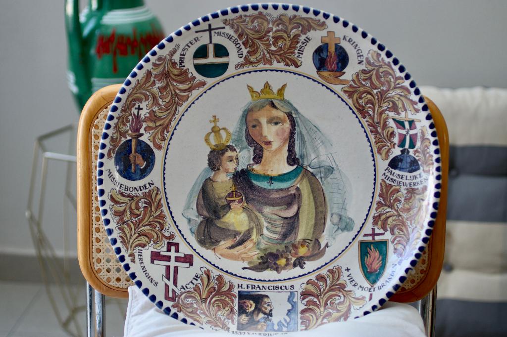 Grote keramische schaal Perignem 1952 religion vintage, Antiek en Kunst, Ophalen of Verzenden