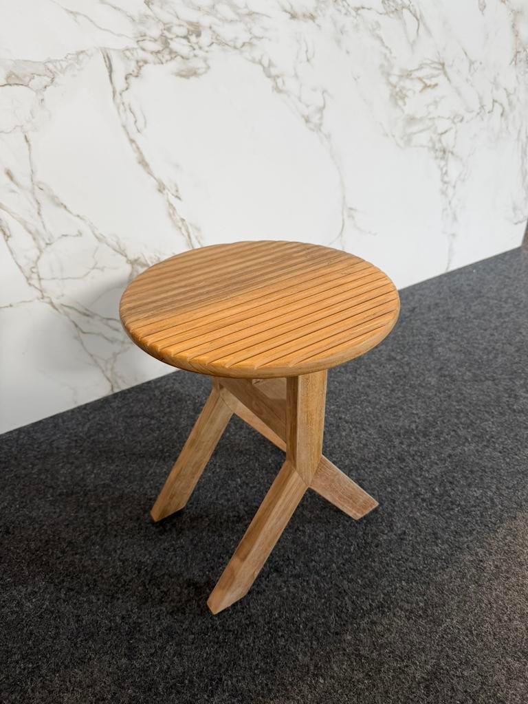 Klein Teak tafeltje. 60 stuks beschikbaar., Huis en Inrichting, Ophalen, Zo goed als nieuw